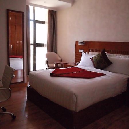 Marcen Addis Hotel Екстериор снимка