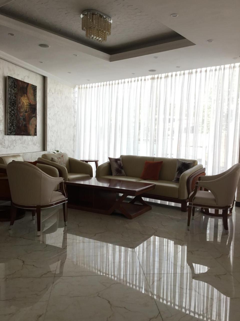 Marcen Addis Hotel Екстериор снимка