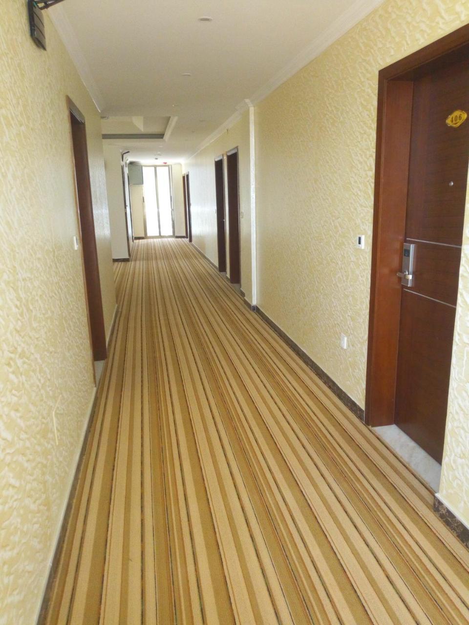 Marcen Addis Hotel Екстериор снимка