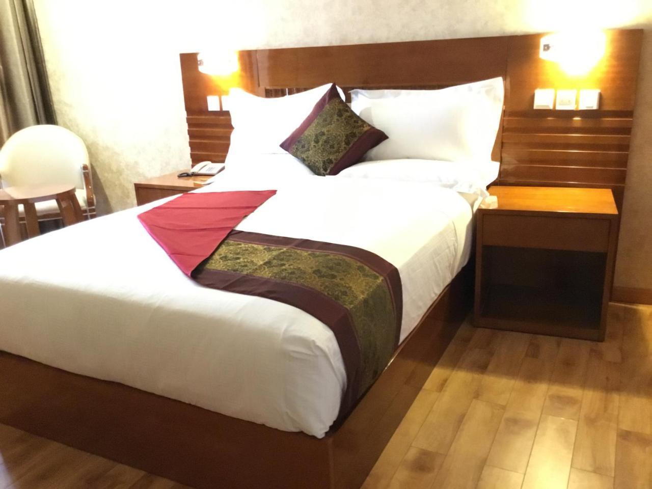 Marcen Addis Hotel Екстериор снимка
