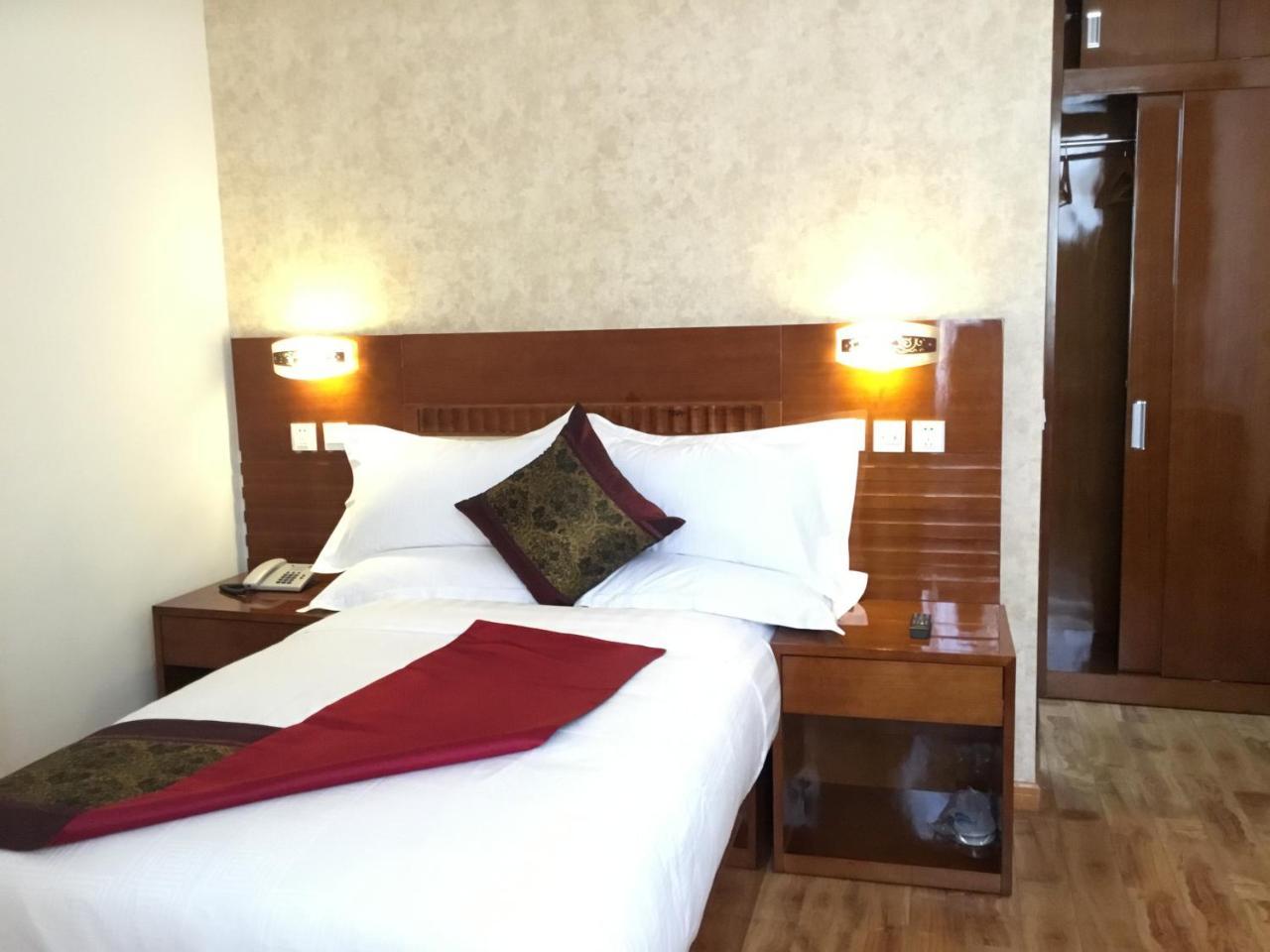 Marcen Addis Hotel Екстериор снимка