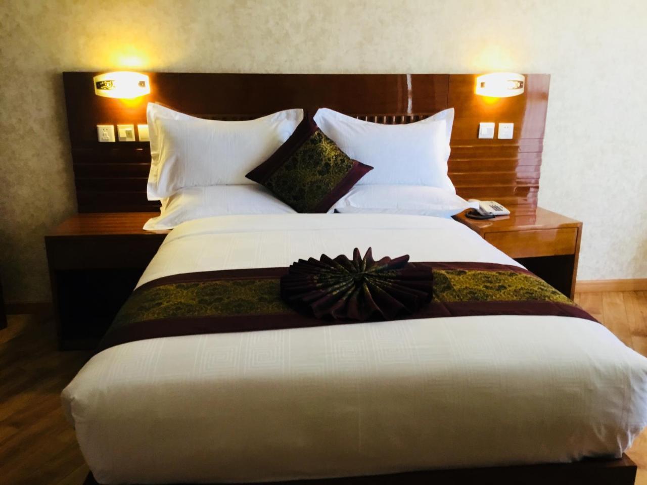 Marcen Addis Hotel Екстериор снимка
