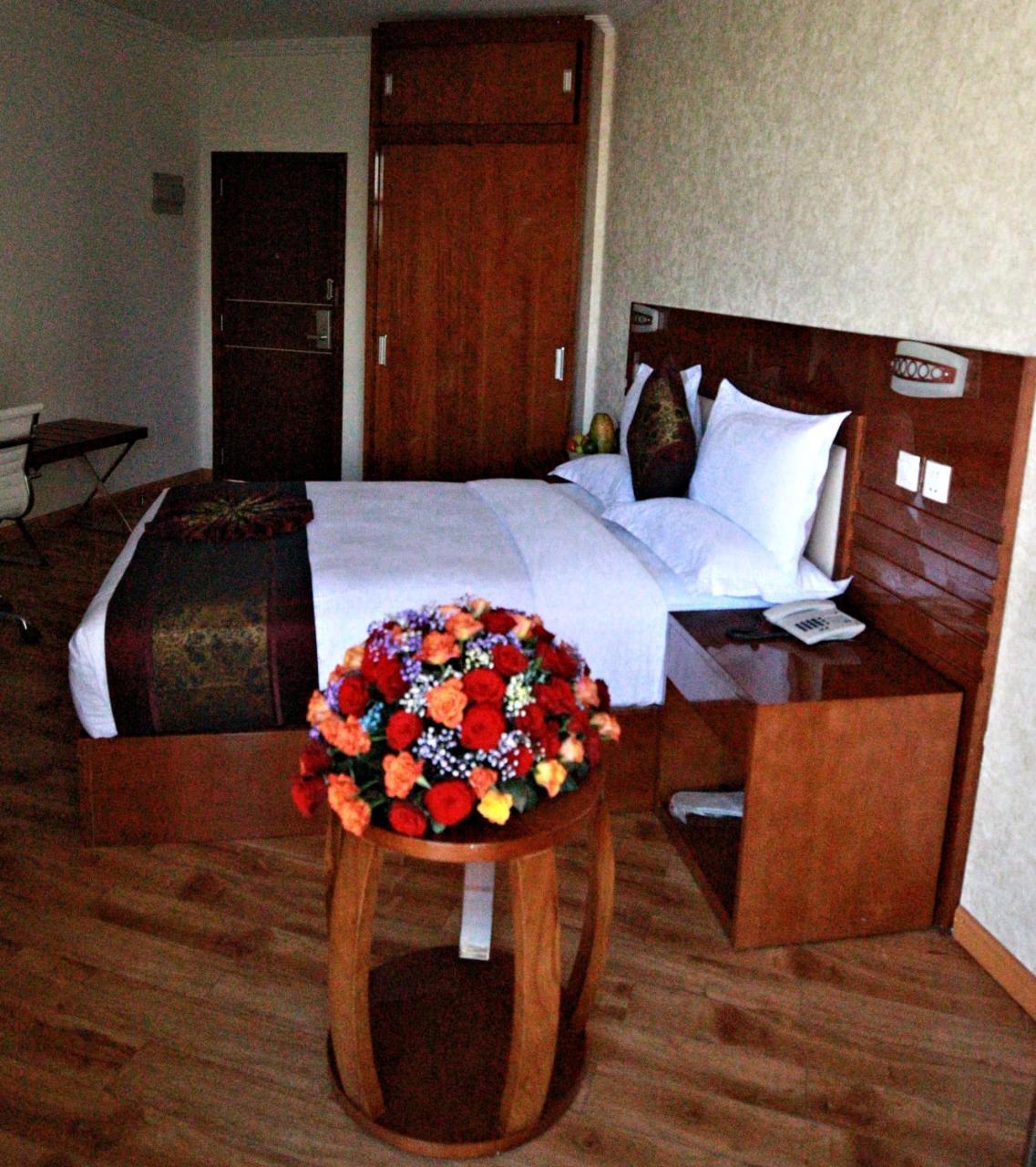 Marcen Addis Hotel Екстериор снимка