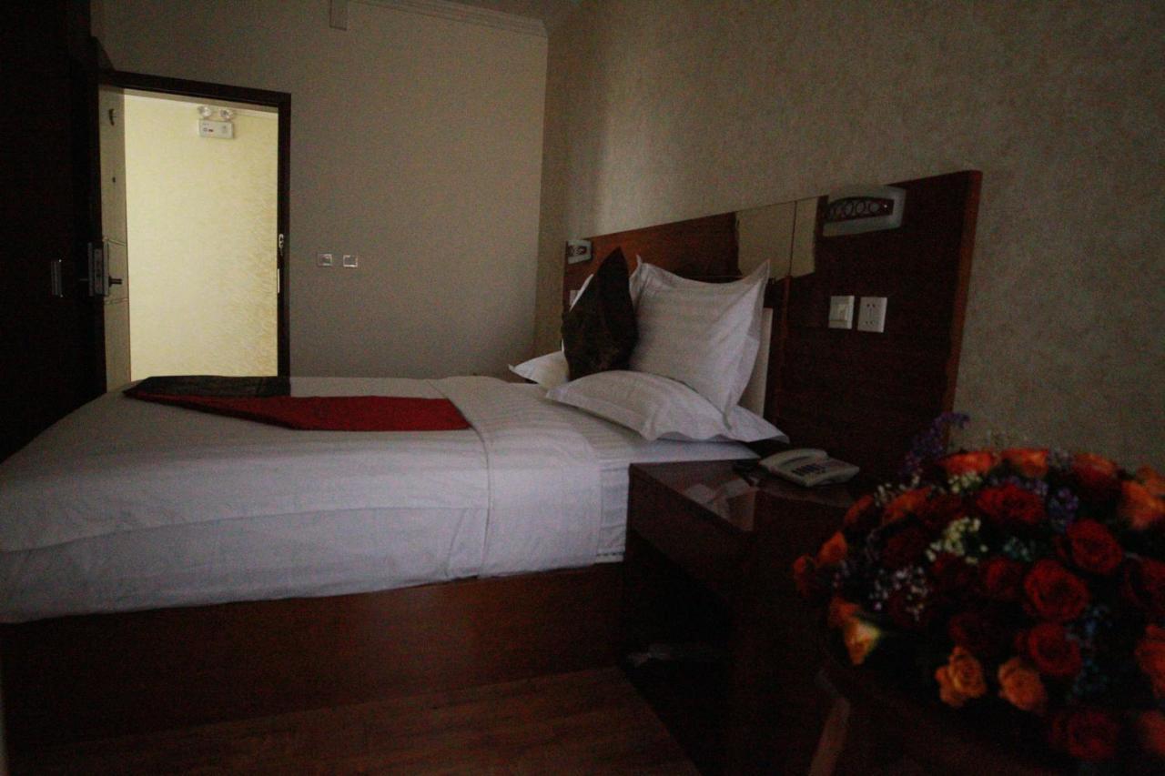 Marcen Addis Hotel Екстериор снимка