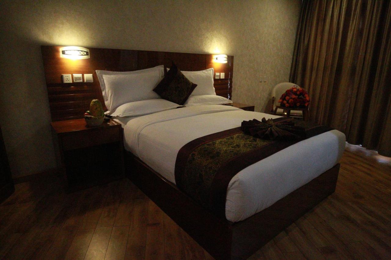 Marcen Addis Hotel Екстериор снимка