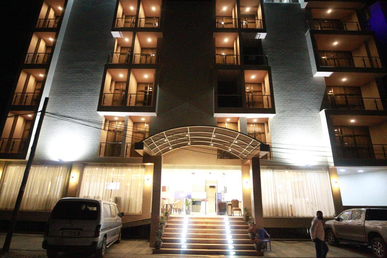 Marcen Addis Hotel Екстериор снимка